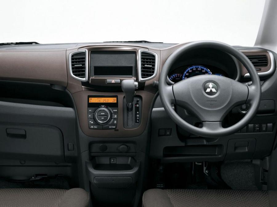  Mitsubishi Delica D:2 2011 года  (фото 4 из 5)
